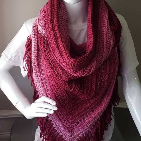 Crocheted hooded scarf (red and pink ombre)