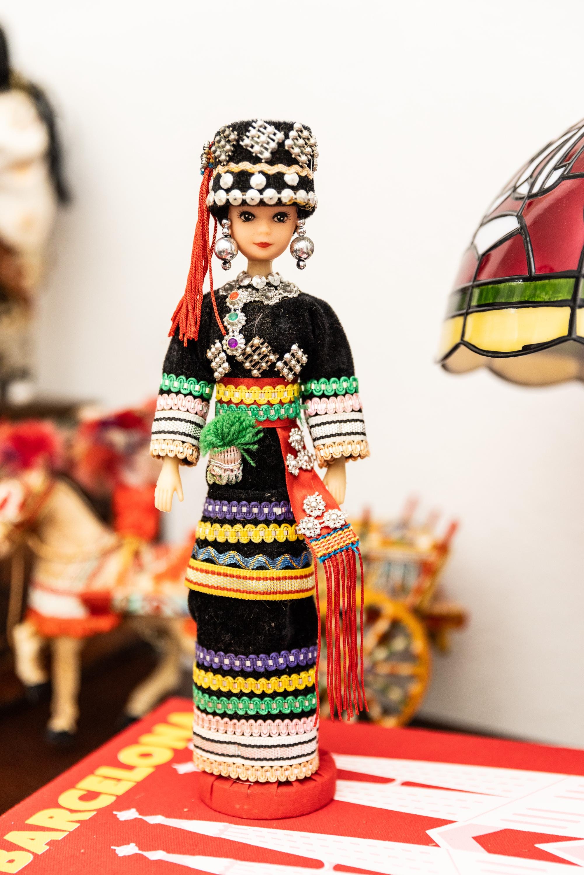 Vintage International Costume Dolls - Etsy display picture 1