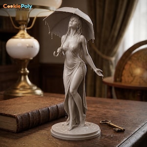 Puede incluir: Estatua beige de una mujer sosteniendo un paraguas, con gotas de agua. La mujer lleva un vestido drapeado. La estatua está sobre una base redonda. Una lámpara vintage, un libro y una llave están en el fondo.
