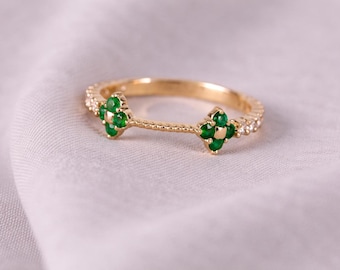 14K roségouden smaragdgroene bloemenring, zirkonia-accentband, stapelring