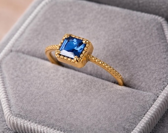 14k geelgouden vierkante blauwe lab-saffierring, minimalistische sierlijke verlovingsring