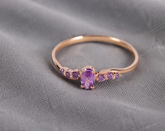14K roségouden ovale amethistring, sierlijke stapelband, geboortesteen februari