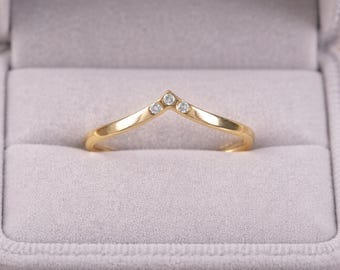 14 kt geelgouden ring met blauwe topaas, minimalistische sierlijke stapelbare band