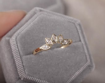 14 kt geelgouden marquise bladring met bladwijzer, minimalistische stapelband