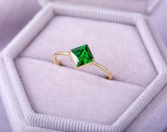 14K roségouden vierkante smaragdgroene ring, geometrische sierlijke stapelbare band