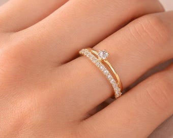 キュービックジルコニア付きゴールドプロミスリング、細身の婚約指輪、ミニマルなブライダルリング、繊細なダイヤモンド風リング