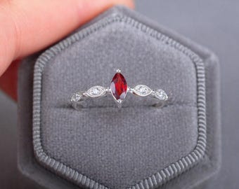Anillo de granate talla marquesa de plata 925, anillo de piedra roja, delicado anillo de granate, anillo de promesa minimalista, anillo de piedra natal de enero, regalo para ella.