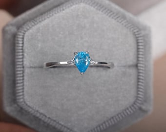 Blauer Topas Birnring, Sterlingsilber 925 Rhodium überzogener Ring, zierlicher minimalistischer Ring, Versprechensring für sie, Geschenk für Frau