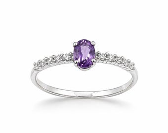 Anillo de amatista en oro blanco de 14 quilates, anillo de compromiso con amatista ovalada, anillo con detalles de moissanita, delicado anillo con piedra púrpura, anillo de promesa, regalo para ella.