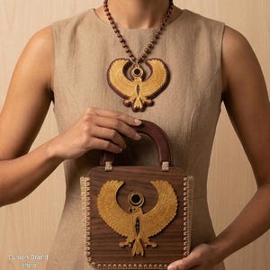 Conjunto de bolso y collar faraónico de Horus SVG / Archivo de corte láser de madera en capas 3D / Base de bolso de ganchillo DXF / Patrón de joyería del antiguo Egipto / Glowforge