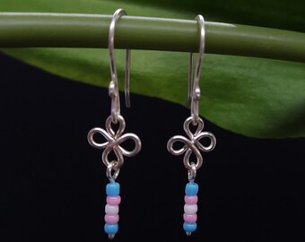 Zierliche Silber Transgender Pride Klee Ohrringe - LGBTQ Flagge Schmuck Geschenk für Verbündete