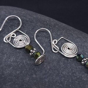 Örhängen med vinglas: Skimrande kristallskaft, present till vinälskare