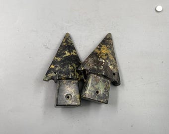 Randomly ship 1 item>Natural Magnetite Arrowhead Pendant Hand Carved Magnetic Stone Antique Style Amulet Collector Artifact