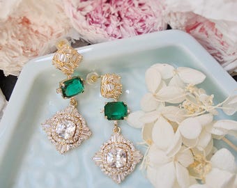 Luxury green wedding earrings.party earrings.Bridal Earrings.Vacation Earrings.Birthday gift for her.bridesmaid earrings.Crystal earrings.