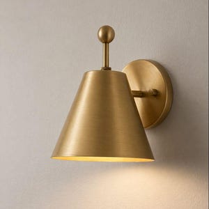 Aplique de pared cónico minimalista moderno de latón – Lámpara de mesilla de noche y sala de estar de estilo vintage hecha a mano
