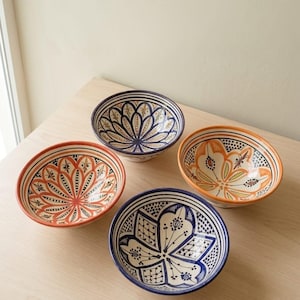 Juego de 4 cuencos de cerámica grandes hechos a mano _ Cuenco de cerámica pintado a mano _ Platos decorativos para colgar en la pared _ Decoración del hogar _ Arte en cerámica _ Regalo único