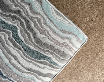 Cojín con estampado de olas personalizado, tela gruesa y resistente, hecho a mano.