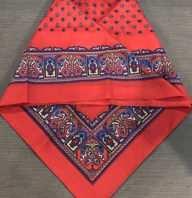 Foulard élégant Femme Ted Lapidus Paris - Rouge, Neuf Sans étiquette, Grand Carré