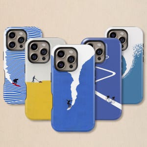 以下が含まれることがあります： ユニークなデザインの携帯電話ケース5つ。1つはサーファーのいる青と白のストライプ、もう1つは芝刈りをする人、3つ目は波に乗るサーファーが描かれています。残りのケースはサイクリストと波のデザインを示しています。