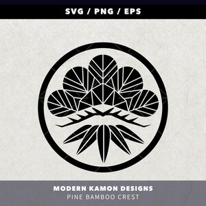 Pode incluir: Gráfico a preto e branco de um desenho de crista de pinheiro e bambu dentro de um círculo. O desenho apresenta agulhas de pinheiro e folhas de bambu estilizadas. O texto na parte superior diz "SVG / PNG / EPS". Abaixo da crista, o texto diz "MODERN KAMON DESIGNS PINE BAMBOO CREST".