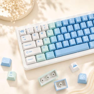 スカイブルーのゲーミングキーボード用キーキャップセット、雲をモチーフにしたかわいいPBTキー、メカニカルデスクセットアップ用、美的キーキャップアクセサリー