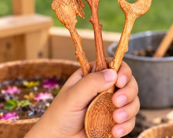 Matschlöffel für die Herbstküche | Holzlöffel für Kinder | Montessori-Sinneserziehung | Naturspielzeug für den Tisch | Herbstliches Spielen im Freien | Waldorf-Geschenk