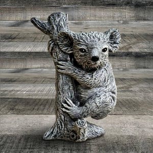 Adorable Concrete Koala – Handcrafted Garden Art, Stone Koala Figurine for Patio & Lawn, Unique Koala Lover Gift