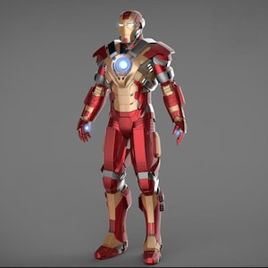 Puede incluir: Imagen de cuerpo entero de un traje de Iron Man rojo y dorado. El traje tiene un casco, una placa para el pecho y extremidades articuladas. El pecho presenta un círculo azul brillante y las manos tienen efectos de energía azules.