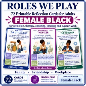Op de afbeelding: Een set van 72 printbare reflectiekaarten getiteld Roles We Play, met illustraties van een zwarte vrouw in verschillende scenario's. De kaarten zijn onderverdeeld in familie-, vriendschaps- en werkrollen, elk met beschrijvende tekst en impactsecties.