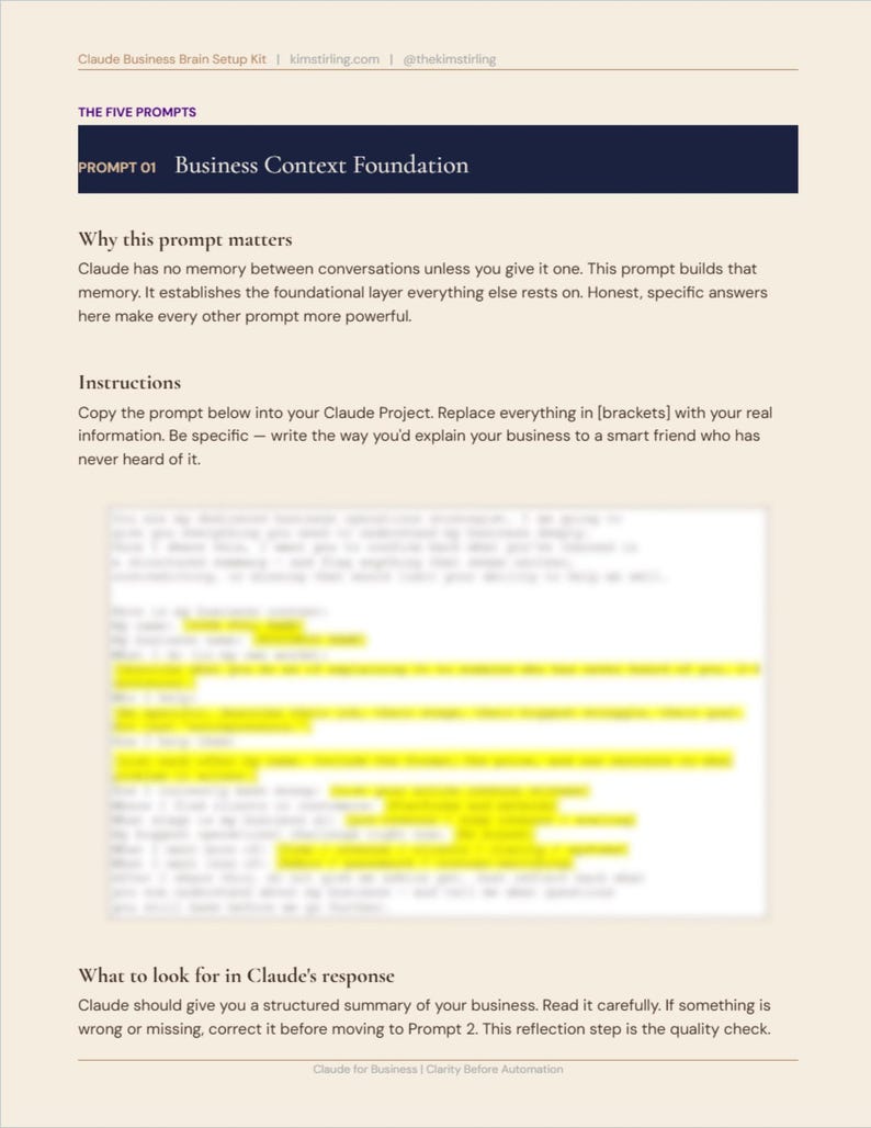 Puede incluir: Una p&aacute;gina web titulada "Claude Business Brain Setup Kit" con el texto "Business Context Foundation". La p&aacute;gina incluye instrucciones y una secci&oacute;n sobre qu&eacute; buscar en la respuesta de Claude. El texto est&aacute; sobre un fondo beige claro.
