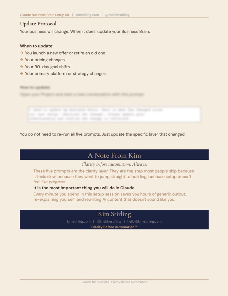Puede incluir: Documento color crema con el t&iacute;tulo "Protocolo de actualizaci&oacute;n" y vi&ntilde;etas que detallan cu&aacute;ndo actualizar un cerebro empresarial. Incluye una secci&oacute;n titulada "Una nota de Kim" con texto sobre claridad y automatizaci&oacute;n. El documento tambi&eacute;n incluye informaci&oacute;n de contacto.