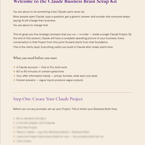 Puede incluir: Un documento titulado "Claude Business Brain Setup Kit" con texto en morado y negro. El documento proporciona instrucciones sobre el uso de Claude para negocios, incluyendo indicaciones y la configuraci&oacute;n del proyecto. El documento est&aacute; sobre un fondo beige.