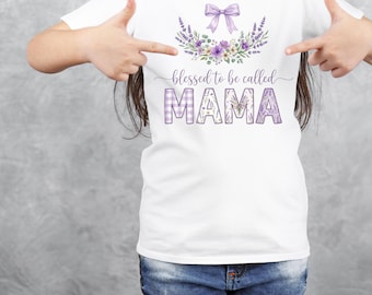 Blessed Mama PNG、ラベンダーフローラルコケットリボンデザイン（デジタルダウンロード）