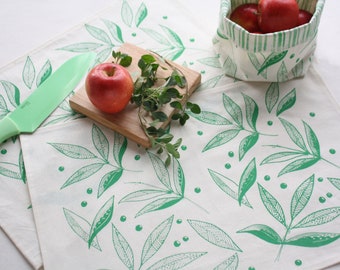 4 Placemats and a basket - cotton placemats and soft bucket hand-printed in green with leaves - original fabric pattern screen-printed