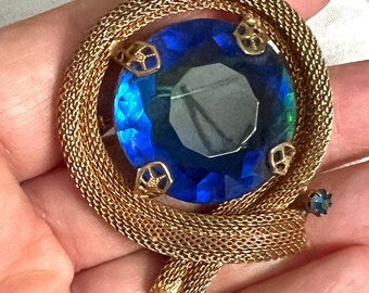 Stunning Vintage Brooch w/ Gold Mesh Circular Design & Huge Center Stone!