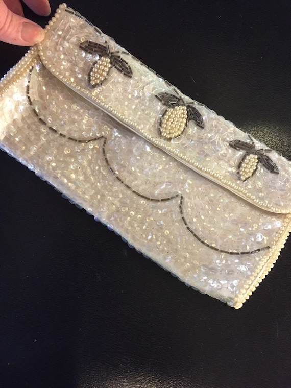 Gorgeous Beaded and Sequined Clutch Vintage Pearl… - image 1