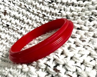 Vintage Carved Deco Design Bakelite Bangle Bracelet -Beautiful