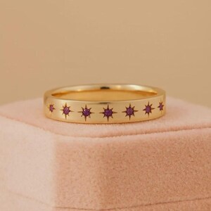 14k guld Star Ruby Full alliansring, minimalistisk förlovningsring. Stapelbar jubileumsring, rosa Ruby Star Band Ring