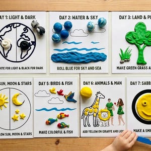 Puede incluir: Un conjunto de siete tarjetas ilustradas con creaciones de plastilina que representan varios temas. Cada tarjeta presenta un título e instrucciones, incluyendo "Luz y Oscuridad", "Agua y Cielo" y "Tierra y Plantas". Modelos de plastilina coloridos de sol, luna, estrellas, aves, peces y animales.