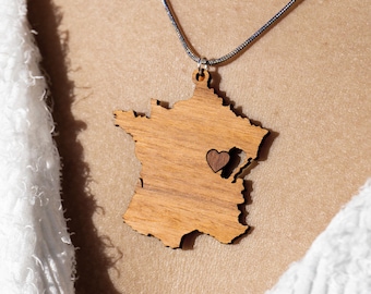 Collana della regione della Franca Contea in noce massiccio, un regalo realizzato in Francia per gli amanti delle regioni del Giura, del Doubs, dell'Alta Saona e del Territorio di Belfort.