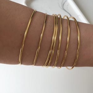 7 brazaletes de acero inoxidable dorado