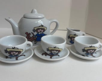 Vintage Madeline Toy Tea Set