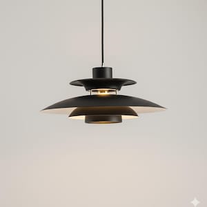 Peut inclure: Panneau en bois rustique avec l'inscription "Welcome to our home" en lettres blanches. Le panneau présente une finition vieillie et un design simple et accueillant.