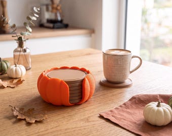 Kürbis Untersetzer Set – 7 Untersetzer mit Halter als Herbstdeko für Tisch, Küche & Wohnzimmer