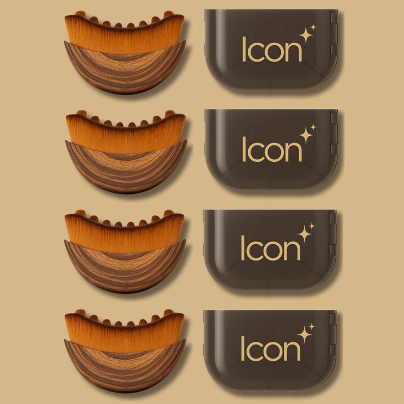 Pode incluir: Arranjo de oito pinc&eacute;is e estojos de maquiagem. Os pinc&eacute;is t&ecirc;m cabo com efeito de madeira e cerdas laranja. Os estojos s&atilde;o marrons escuros com a palavra "Icon" e um desenho de estrela dourada.