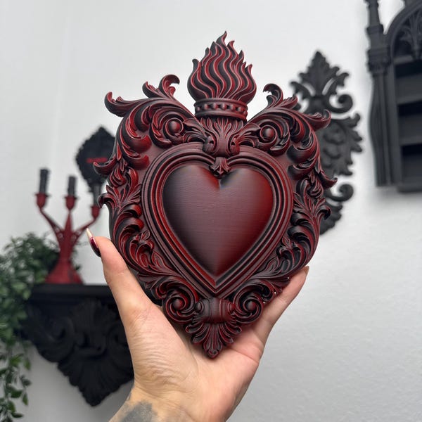 Płonąca tablica ścienna z sercem | Ozdobny, gotycki barokowy ornament