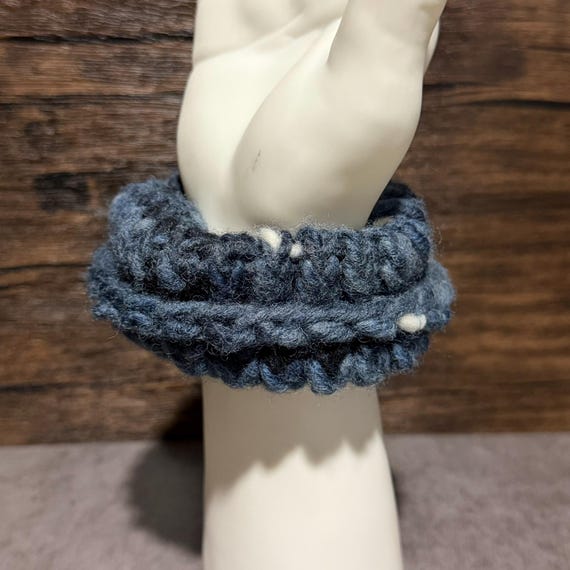 Hand Dyed Finn Wool Scrunchie, Charcoal Gray Hair Tie, Locomotive Smoke Knitted Accessory Gift