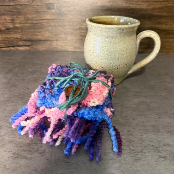 Hand Knit Bisexual Pride Mug Wrap and Cozy Set – Artisan Fringe Mug Rug