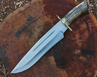 Cuchillo Bowie artesanal de acero de alto carbono – Mango de asta de ciervo de 18 pulgadas, guarda de latón, funda de cuero.