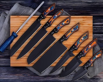Juego de cuchillos de chef hechos a mano: hoja oscura, mango ergonómico de madera, incluye funda enrollable.